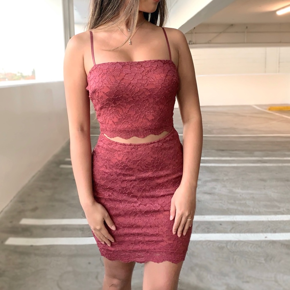 Scallop Shimmer Lace Dress in Mauve